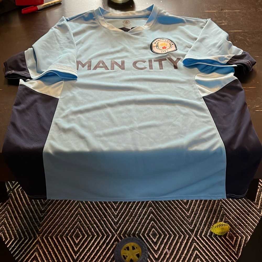 COPY - Manchester City Size men’s large blue. EUC. Soccer jersey.